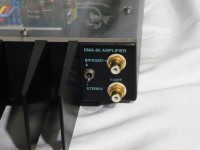 入力端子は RCA １系統のみです。トグルスイッチにて stereo / mono bridge の切り替えができます。