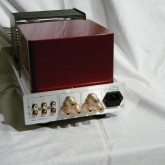 inputs は RCA ３系統です。phono EQ は内蔵しておりません。