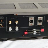 analog outputs はRCA( normal / invert ) と XLR (3-hot) が装備されています。
