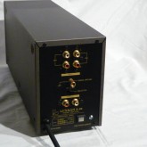製品背面の写真です。写真右下にはAC phase cheker が装備されています。