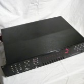 2U サイズです。製品は全体的にきれいな状態が保たれていますが、多少の傷などはご容赦ください。