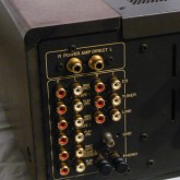 ダイレクトインプットなど、多彩な入出力端子が装備されています。