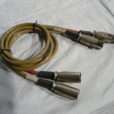 mark levinson が興した Cello のケーブルです。しなやかで自然な風合いを演出します。