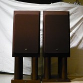 JBL  Lシリーズ はコンシューマーシリーズとして多彩なラインナップを誇りました。L112 は 4312 などとほぼ同サイズです。
