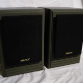 tannoy の非常に小型のスピーカーです。、同社モニタスピーカー直系のデザイン、音色もらしく仕上がっています、