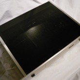 製品天板の写真です。年式なりの傷・汚れなどがあります。