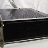 製品横部です。横部にも通風孔が多数設けられています。
