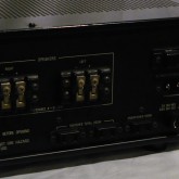 ケーブルターミナルの拡大写真です。ターミナルは 裸線 または Y-lug が対応します。