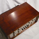 wood cace 入りです。ケースには多少の傷などがありますが、全体的に艶もあり比較的良い状態と判断できます。