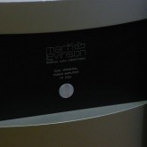 No. 332L です。最大で 200W + 200W を出力します。非常にトルク感のあるアンプです。