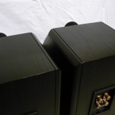 製品背面角部には写真のように塗装にダメージがある部分があります。