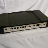 コントロールユニットの背面部です。AC電源はこちらで受けます。