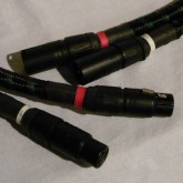 XLR プラグは neutrik 製(金メッキタイプ)が採用されています。メーカーオリジナル製品ではなく、切り売り・販売店加工品です。