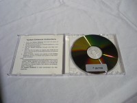 ソフトは CD-R ですが、一枚一枚シリアルナンバー管理されています。