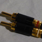 プラグは WBT-0644 が採用されています。安定・確実なコンタクトが期待できます。