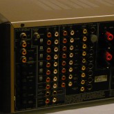 入出力端子は analog / degital 共に多彩です。
