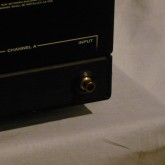 RCA 端子は安心感の高いパーツに交換されています。