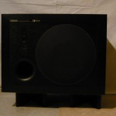 ヤマハの重量級サブウーファー SW1000 です。[GT rack] をエンクロージャーとして利用した牽牛な造りが現在も人気です。