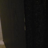 製品表面は写真のように黒の木目シートで再化粧されています。