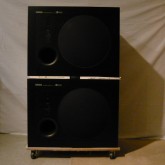 GT ラックをキャビネットとして利用した YST-SW1000 。12inch　ユニットを採用した大型サブウーファーです。重量 48kg 。