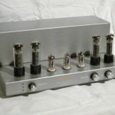 イソダの真空管プリメインアンプです。前段は12AX7×3、出力段はEL34 ULPPです。