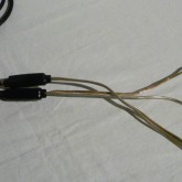 平滑化コンデンサーのようなものが挿入してある部分です。こちらをスピーカー側として接続します。