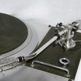 最近はロングアームを搭載できるプレーヤーが少なくなりました。