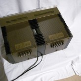 製品上部です。大きな傷などはなく、良い状態と判断できます。