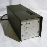 セットとなる別筐体の電源部です。