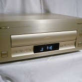パイオニアのHD(analog)対応レーザーディスクプレーヤーです。LDP最終モデル、ソフトをお持ちの方に朗報です。