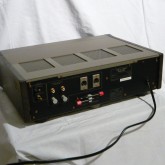 製品背面部です。電源ケーブルは外れません。