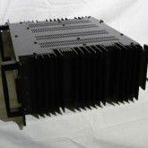 製品横部です。横部はほぼ全体がヒートシンクです。