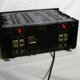 製品背面部です。電源ケーブルは外れません。