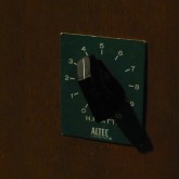 背面部にはネットワーク＆アッテネーターが装着されています。