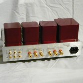 製品背面部です。入力は RCA 3 系統です。電源ケーブルは着脱可能タイプ(IEC320)です。