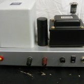 製品背面部です。ACケーブルはメタルソケット式で着脱可能です(付属)。
