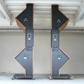 製品背面部です。ケーブルターミナルは tri-wireing / 4 posts 構成です。