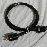現在もインターネット通信販売で販売されている AC cable です。