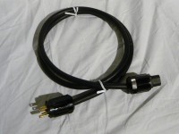 現在もインターネット通信販売で販売されている AC cable です。