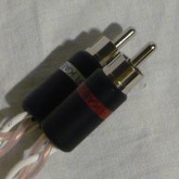 RCA プラグ部分の写真です。Ultratike プラグ採用です。