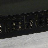 入出力端子は RCA です。