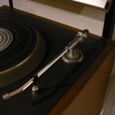 堂々たるロングアームが装備されています。