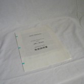 取扱説明書とACケーブルが付属しています。
