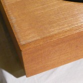 キャビネットには写真のような 日焼け があります。