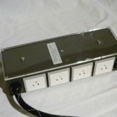 製品底面部は透明なアクリルボードが装備されています。