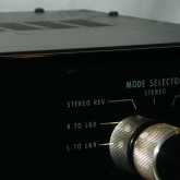 フロントガラスパネルには極少量の バブル があります。