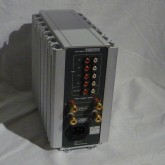 製品背面部です。入力４系統・録音出力１系統・スピーカー出力１系統です。