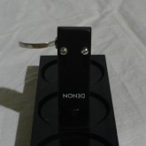 DENON ロゴ入りヘッドシェルが付属しています。
