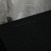 製品天板には傷があります。