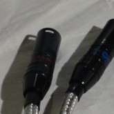 プラグは neutrik の特注品です。